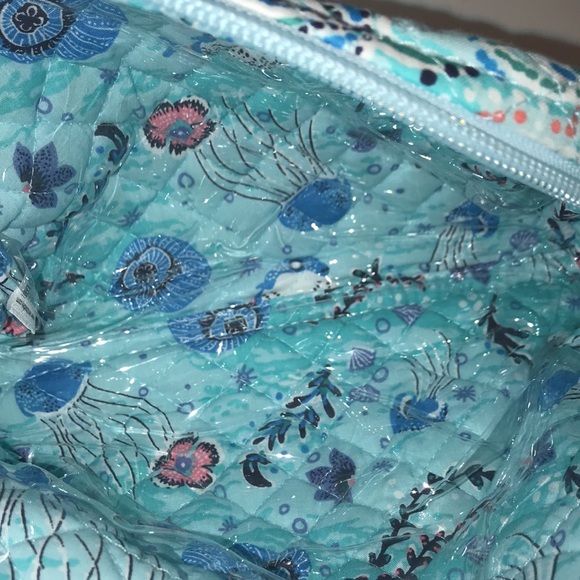 Brand new with tags Vera Bradley Paisley Wave medium makeup bag - Picture 7 of 8